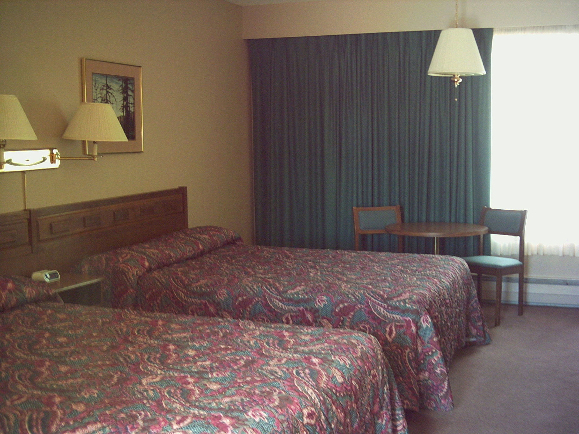 Red Coach Inn 100 Mile House Екстер'єр фото
