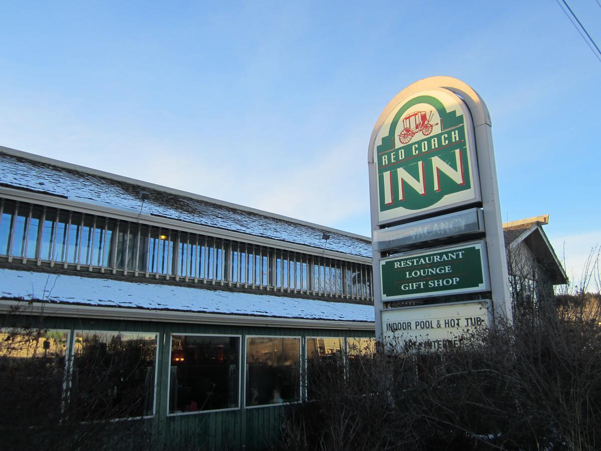 Red Coach Inn 100 Mile House Екстер'єр фото